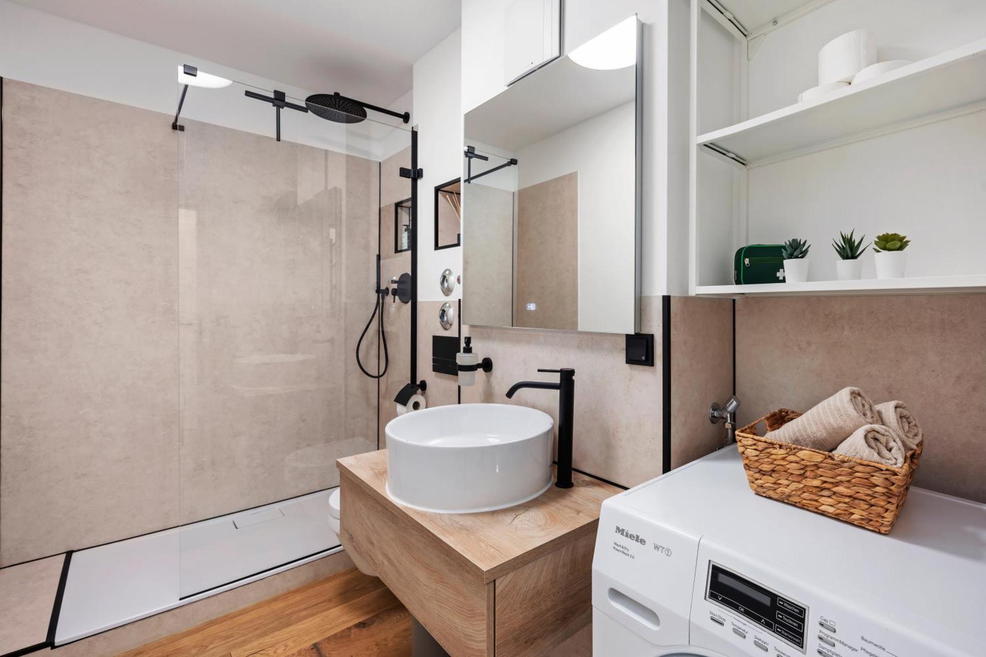 Edler Wohnraum Luxurioeses Apartment Mit Balkon, Boxspringbett, Kaffeevollautomat, Lift & Parkplatz Chemnitz Exterior photo